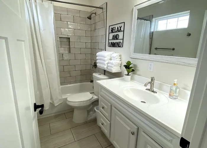 Newly Built 3 Bed 2 Bath House Apartment *
