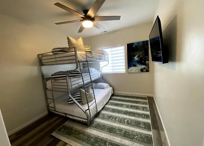 Newly Built 3 Bed 2 Bath House Evanston