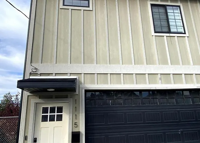 Newly Built 3 Bed 2 Bath House Evanston