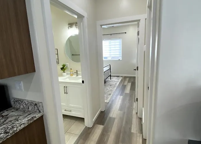 Newly Built 3 Bed 2 Bath House Apartment Evanston