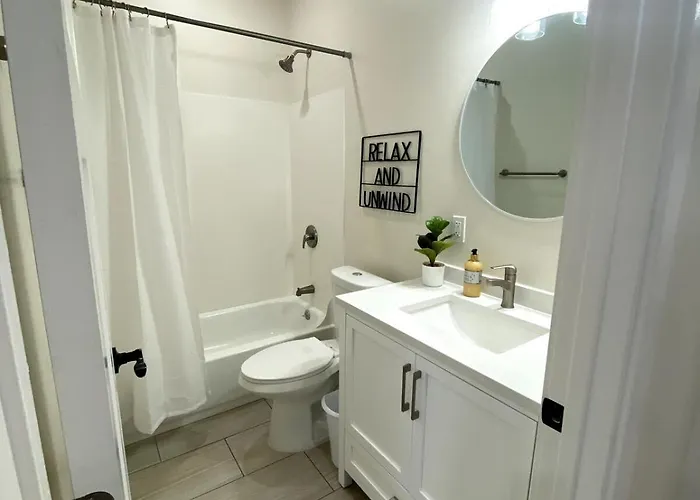 Newly Built 3 Bed 2 Bath House Apartment Evanston