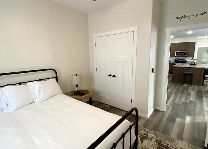 Newly Built 3 Bed 2 Bath House Apartment Evanston